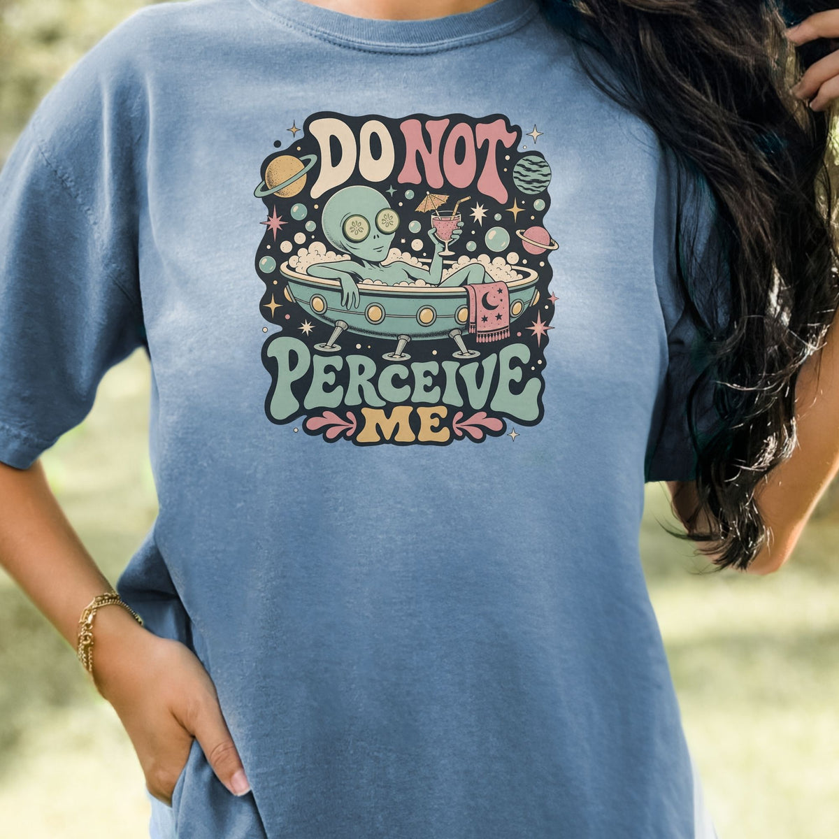 Alien in bathtub graphic with text "DO NOT PERCEIVE ME" on t-shirt.